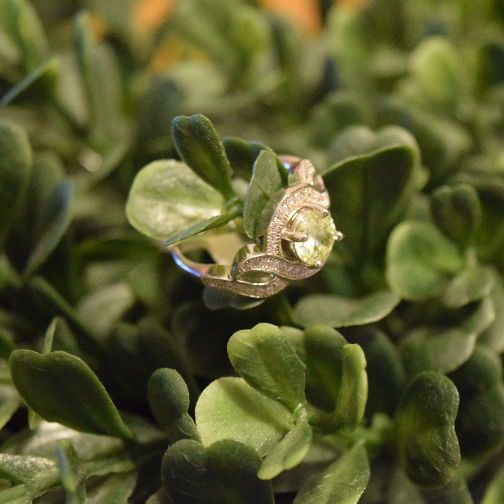 NWT Costume Jewelry Green Ring Size 6